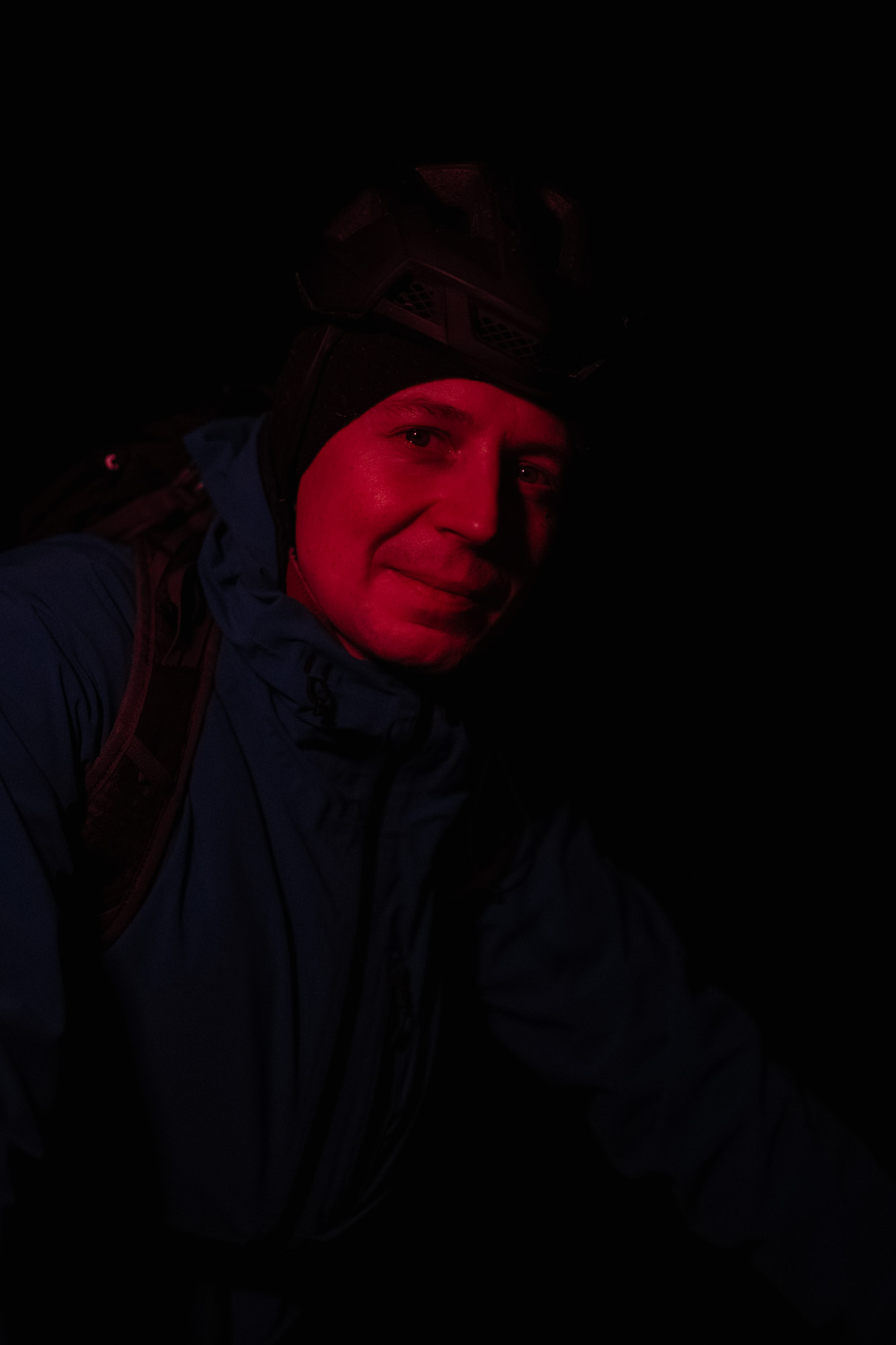 Série photo VTT bikepacking de nuit en technicolor