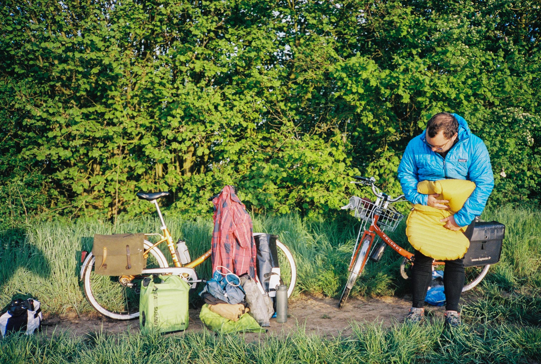 Hem à Us, micro-aventure vélo bikepacking et seconde main acheté chez Emmaüs